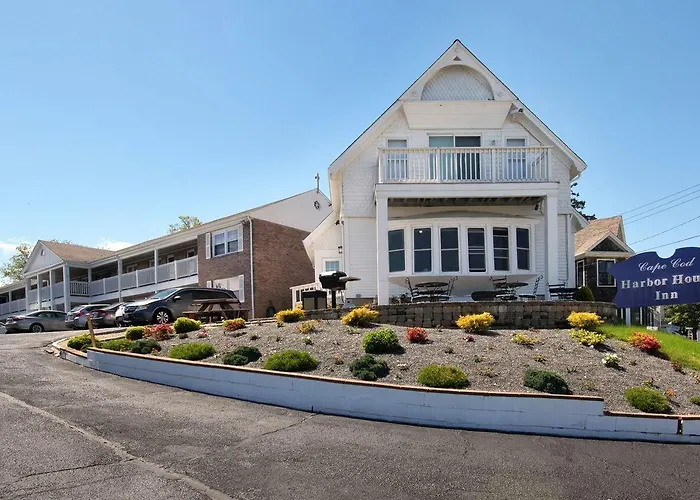 Motel: Cape Cod Harbor House Inn